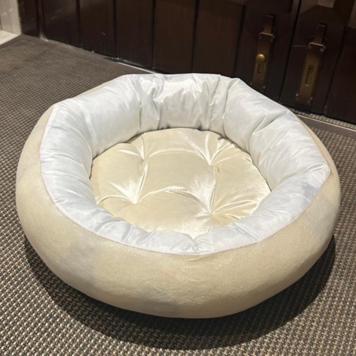 Velvet Bed for Cats - Winter Edition